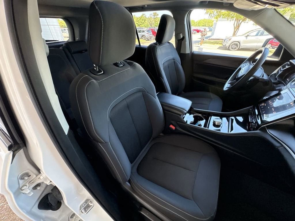 2023 Jeep Grand Cherokee Laredo 4x4