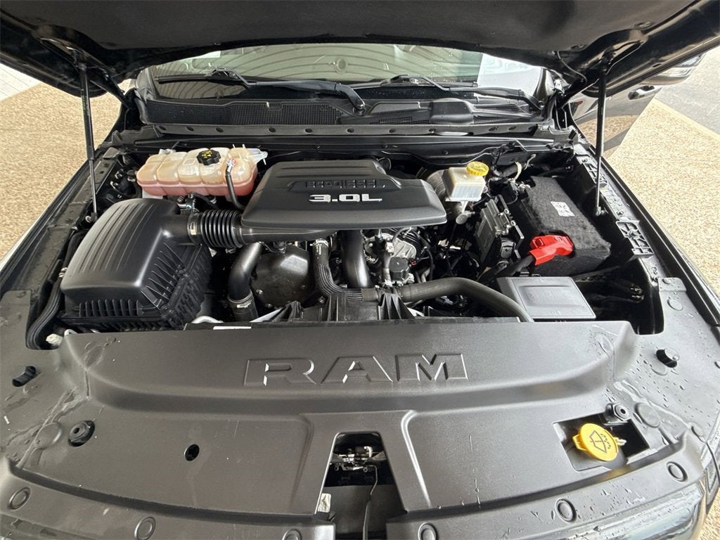 2022 RAM 1500 Laramie Crew Cab 4x4 5'7" Box