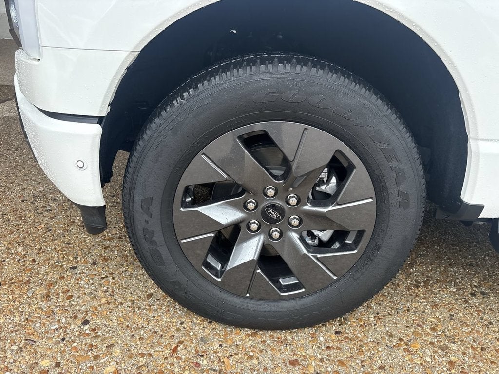 2022 Ford F-150 Lightning LARIAT