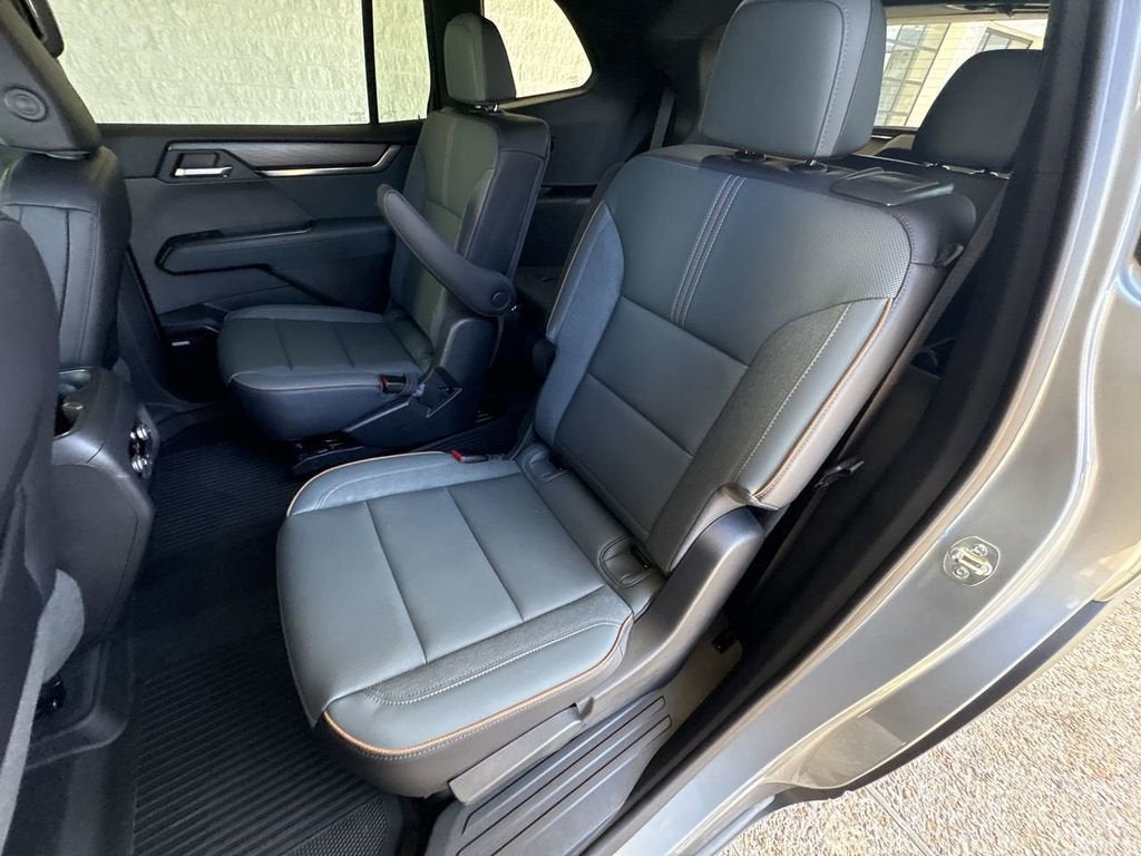 2024 GMC Acadia AT4