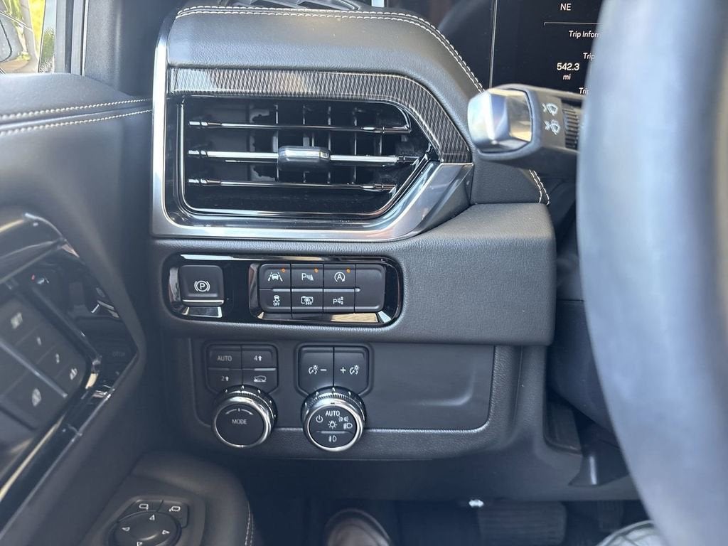 2025 GMC Yukon Elevation