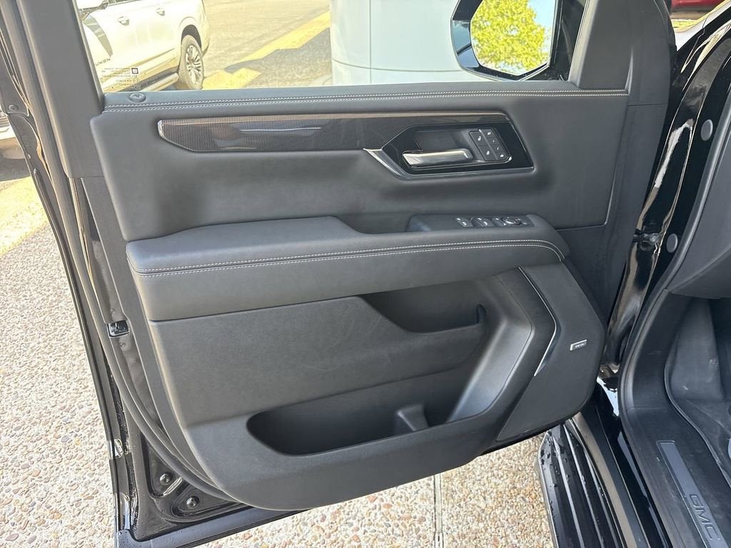 2025 GMC Yukon Elevation
