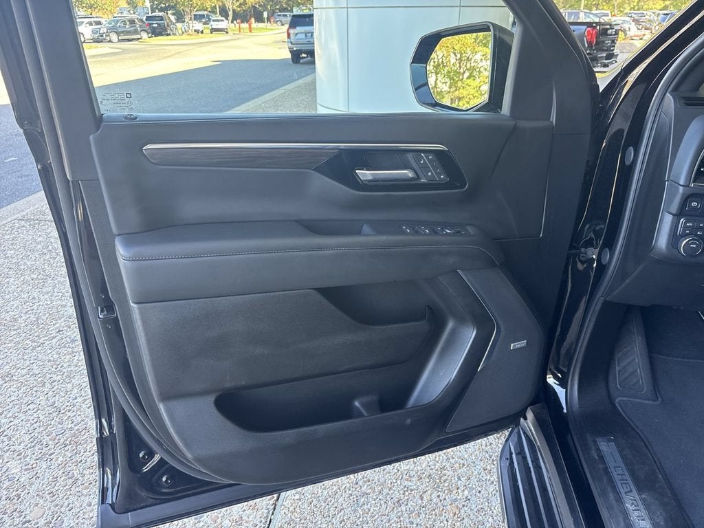 2026 Chevrolet Suburban LT - Photo 22