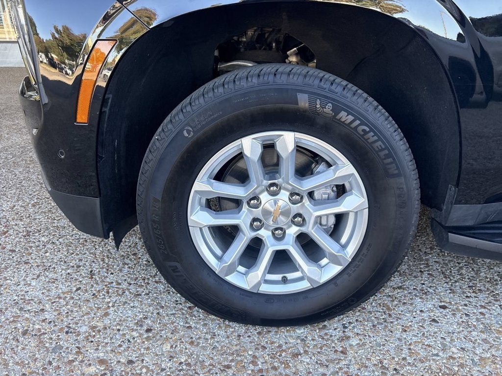 2026 Chevrolet Suburban LT - Photo 33