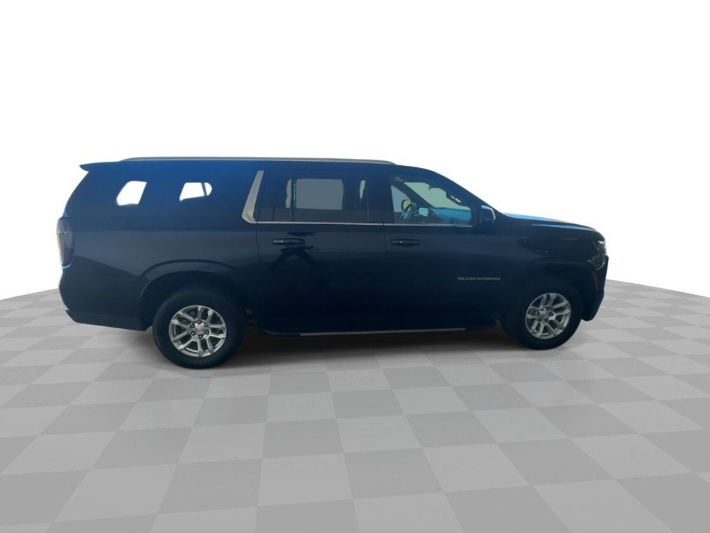 2026 Chevrolet Suburban LT - Photo 9