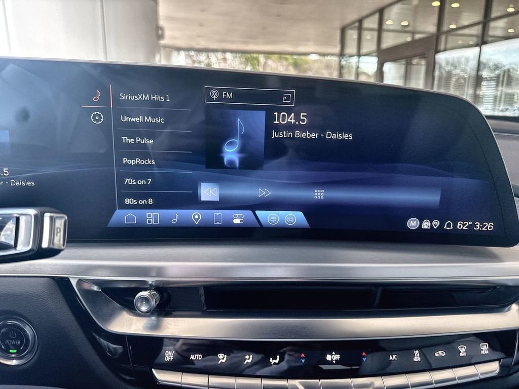 2025 Cadillac LYRIQ Luxury 1