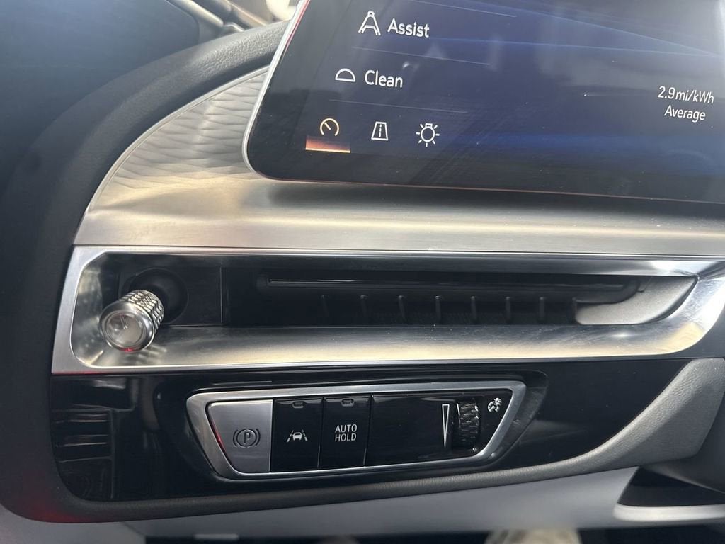 2025 Cadillac LYRIQ Luxury 1