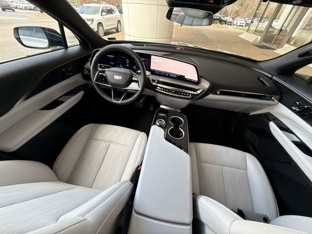 2025 Cadillac LYRIQ Luxury 1