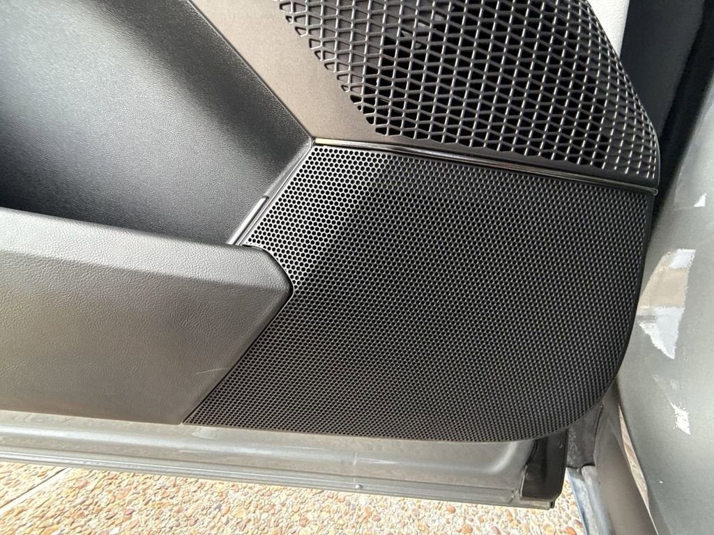 2025 Cadillac LYRIQ Luxury 1