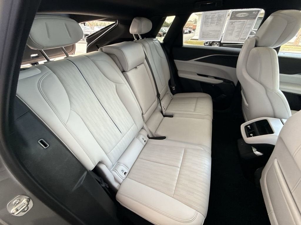 2025 Cadillac LYRIQ Luxury 1