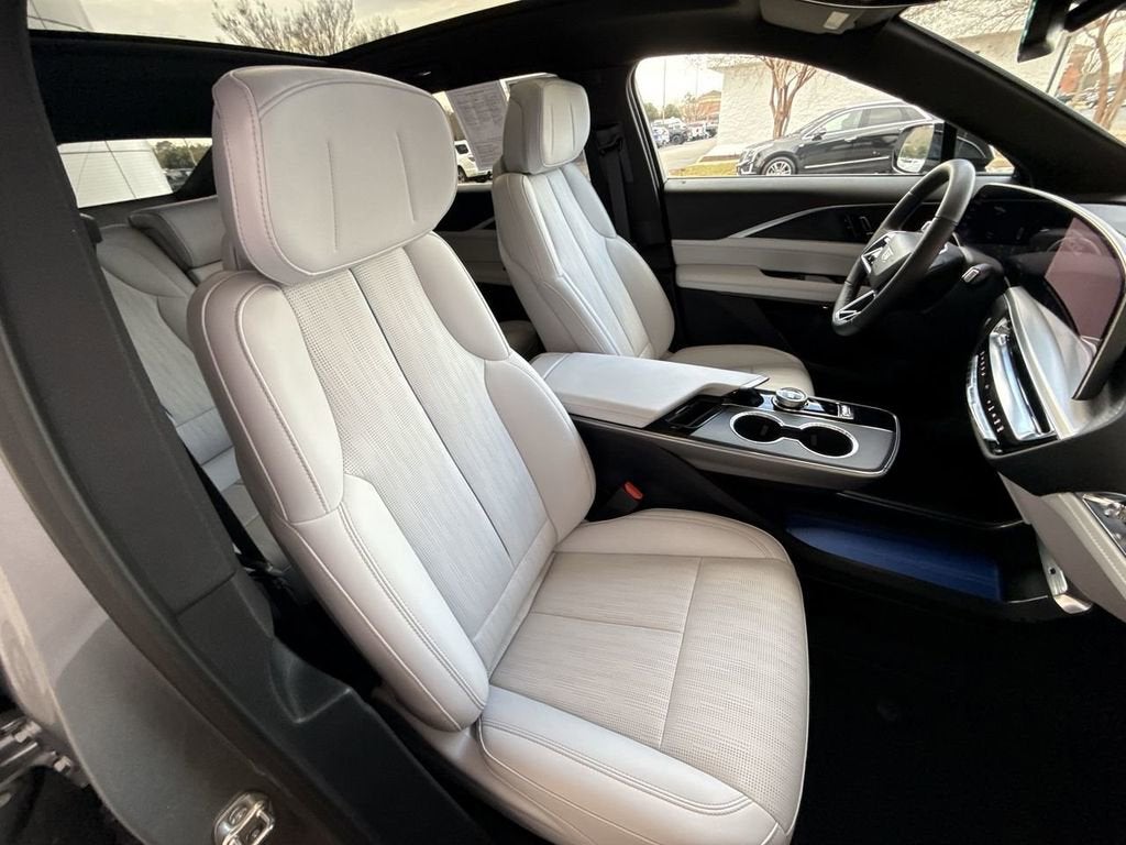 2025 Cadillac LYRIQ Luxury 1