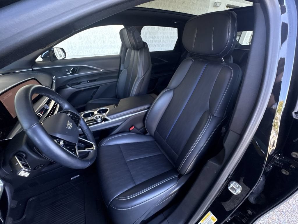 2024 Cadillac LYRIQ Luxury 1