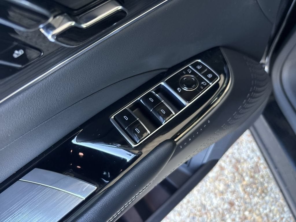 2024 Cadillac LYRIQ Luxury 1