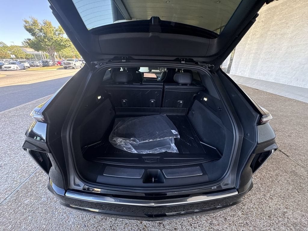 2024 Cadillac LYRIQ Luxury 1