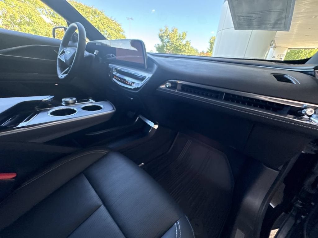 2024 Cadillac LYRIQ Luxury 1