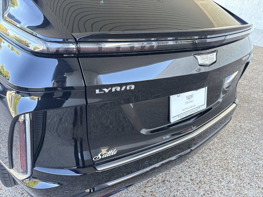 2024 Cadillac LYRIQ Luxury 1