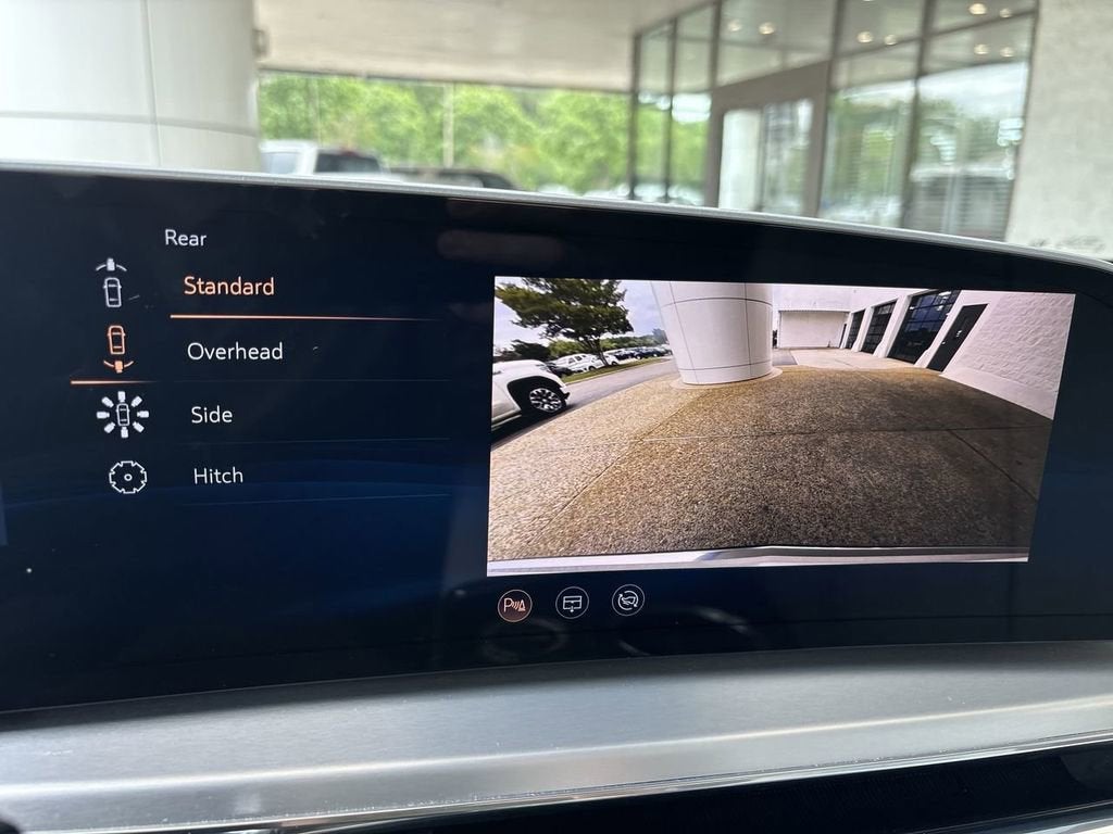 2024 Cadillac LYRIQ Luxury 1