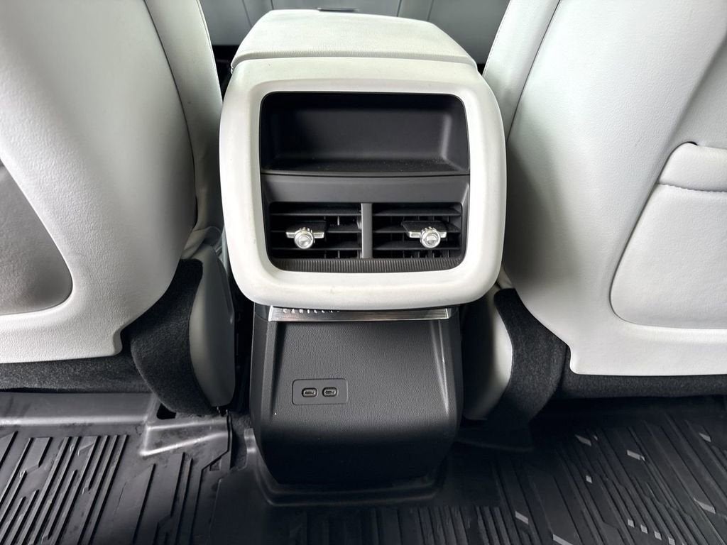 2024 Cadillac LYRIQ Luxury 1