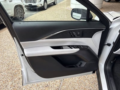 2024 Cadillac LYRIQ Luxury 1