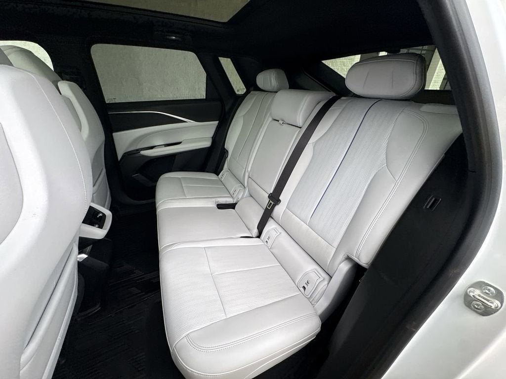 2024 Cadillac LYRIQ Luxury 1