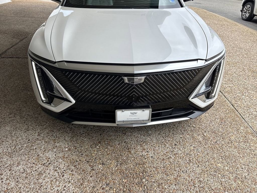 2024 Cadillac LYRIQ Luxury 1