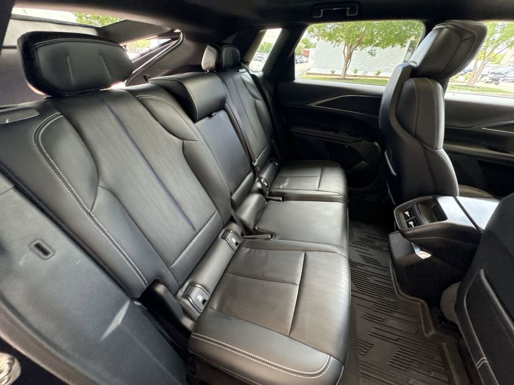 2024 Cadillac LYRIQ Luxury 1