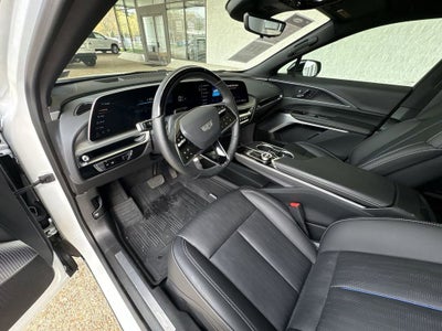 2025 Cadillac LYRIQ Luxury 2