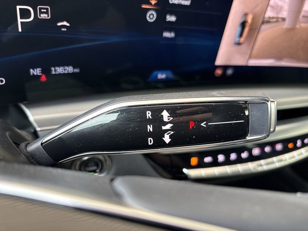 2025 Cadillac LYRIQ Luxury 2