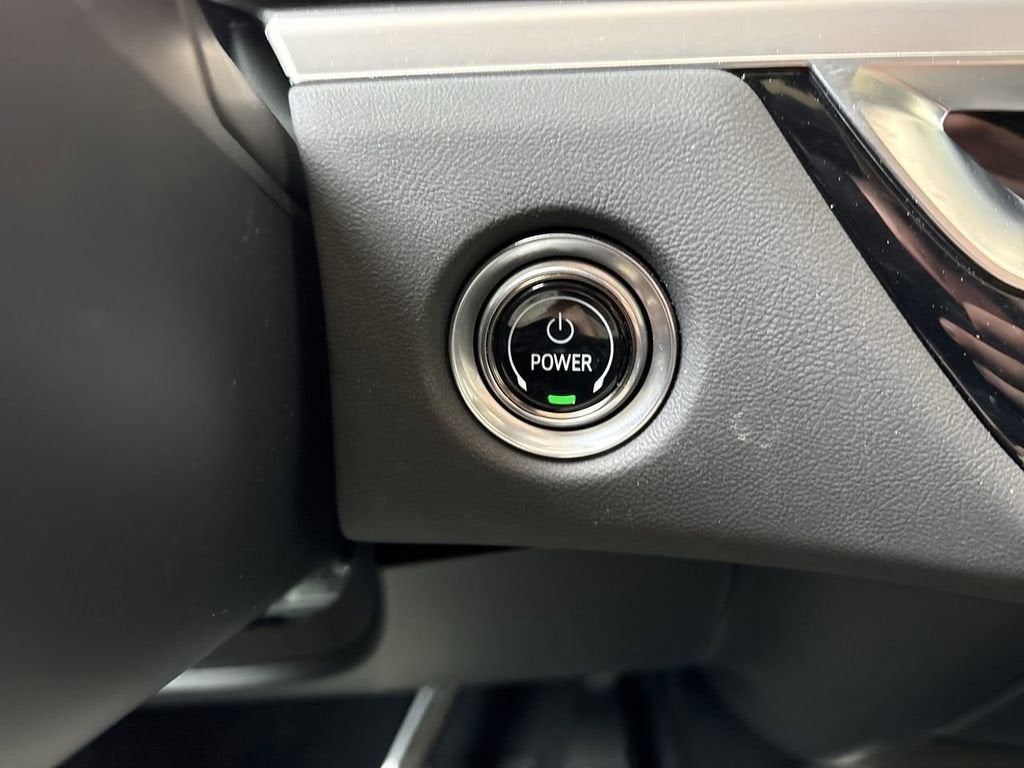 2025 Cadillac LYRIQ Luxury 2