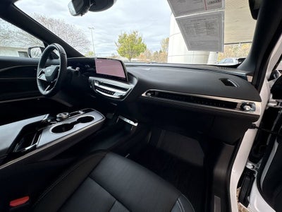 2025 Cadillac LYRIQ Luxury 2