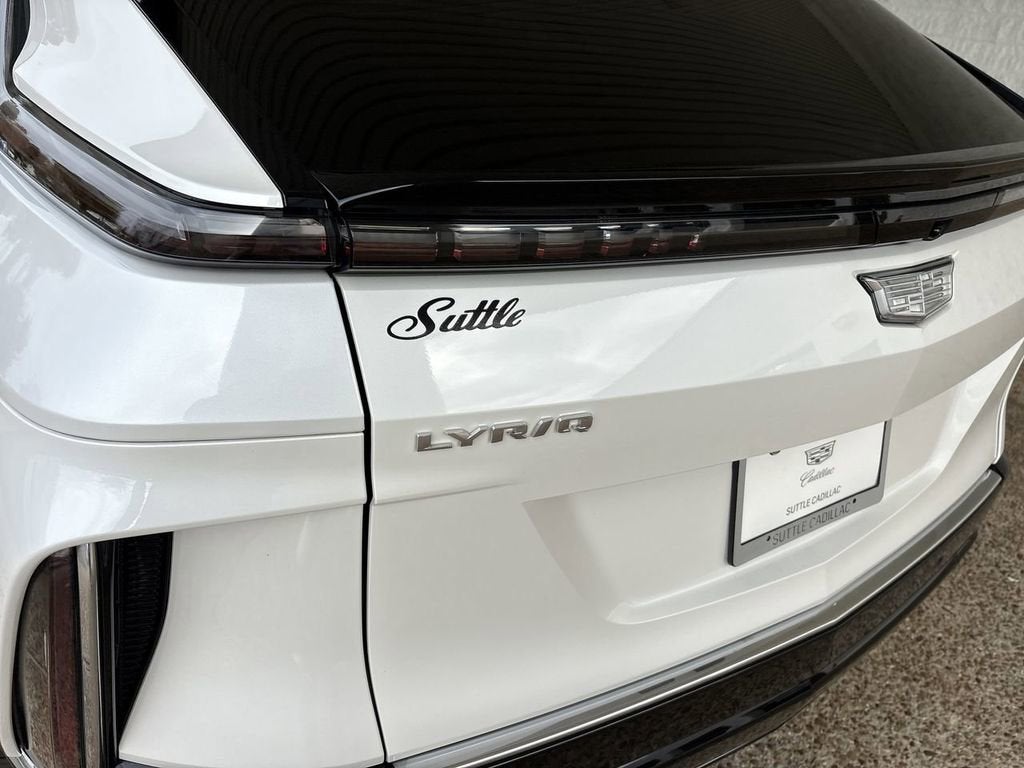 2025 Cadillac LYRIQ Luxury 2