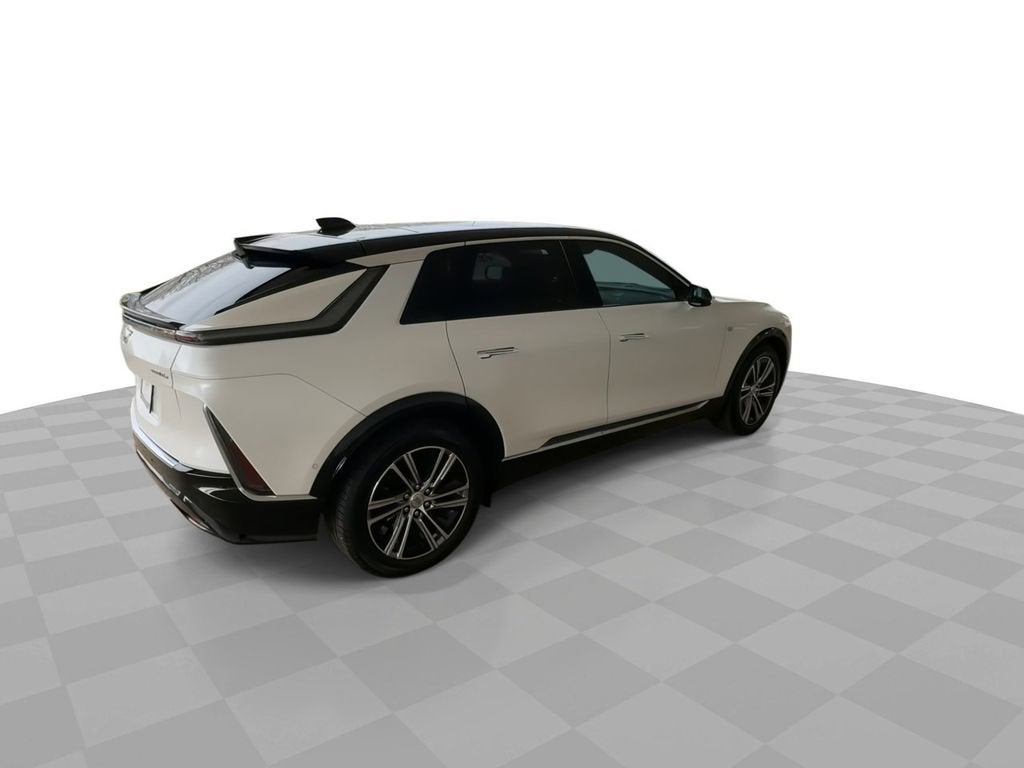 2025 Cadillac LYRIQ Luxury 2