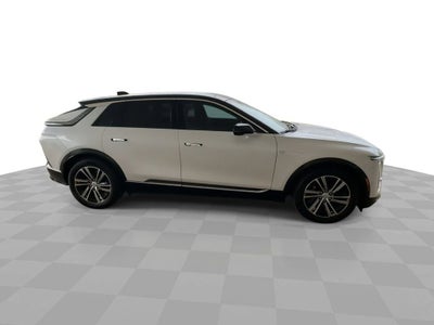 2025 Cadillac LYRIQ Luxury 2