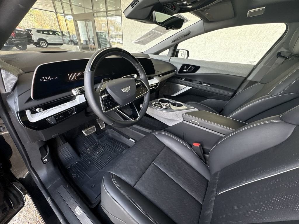 2025 Cadillac OPTIQ Luxury 2
