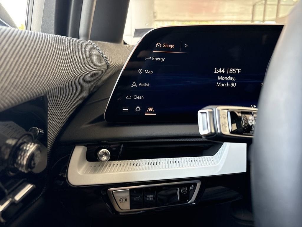 2025 Cadillac OPTIQ Luxury 2