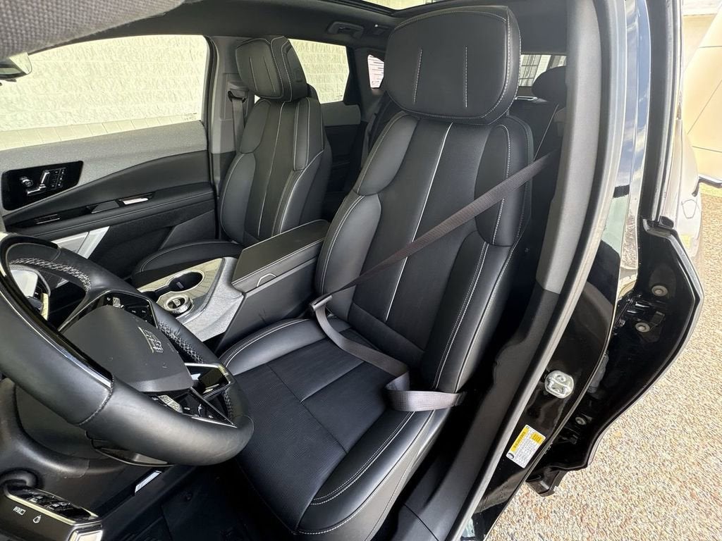 2025 Cadillac OPTIQ Luxury 2