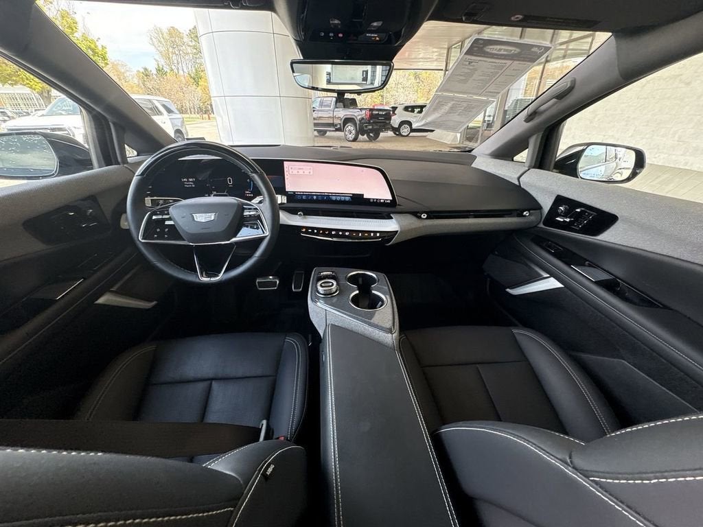2025 Cadillac OPTIQ Luxury 2