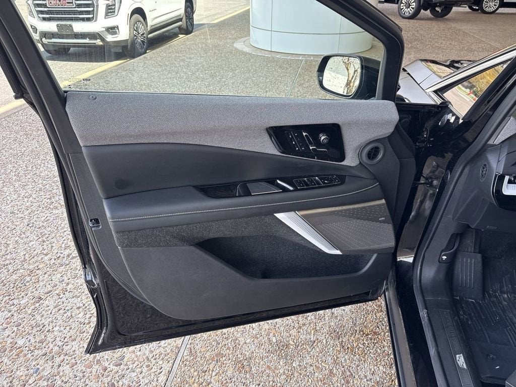 2025 Cadillac OPTIQ Luxury 2