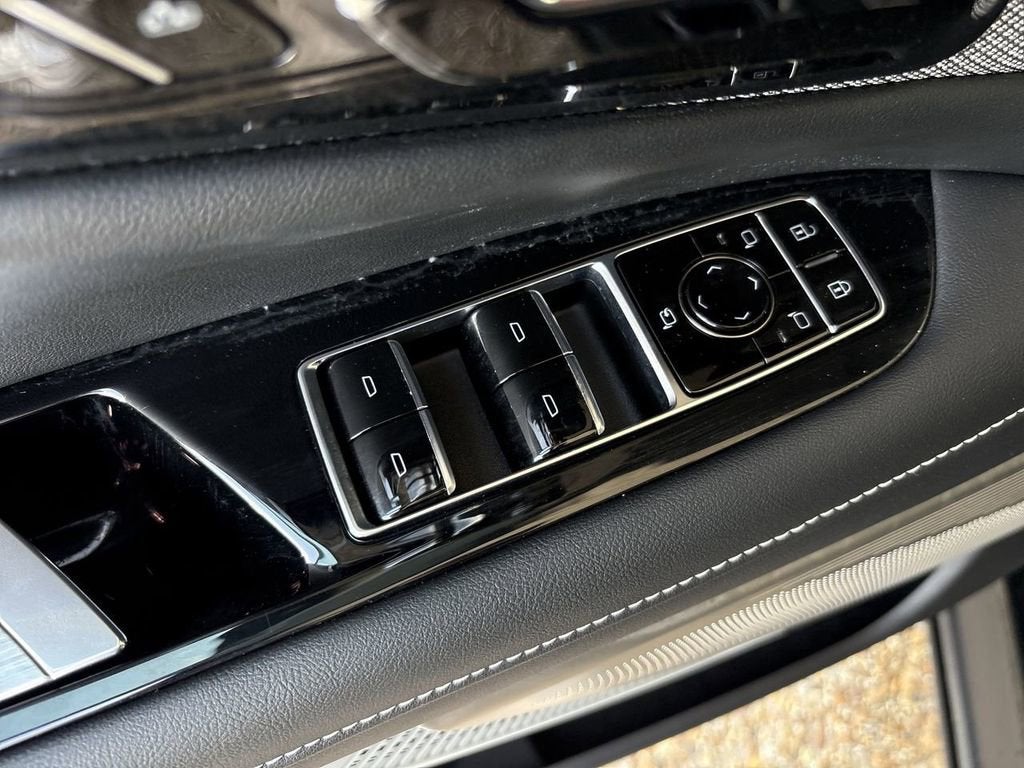 2025 Cadillac OPTIQ Luxury 2