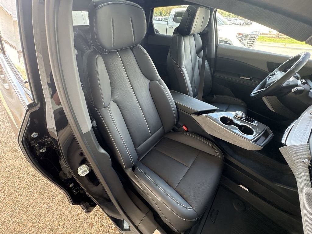 2025 Cadillac OPTIQ Luxury 2