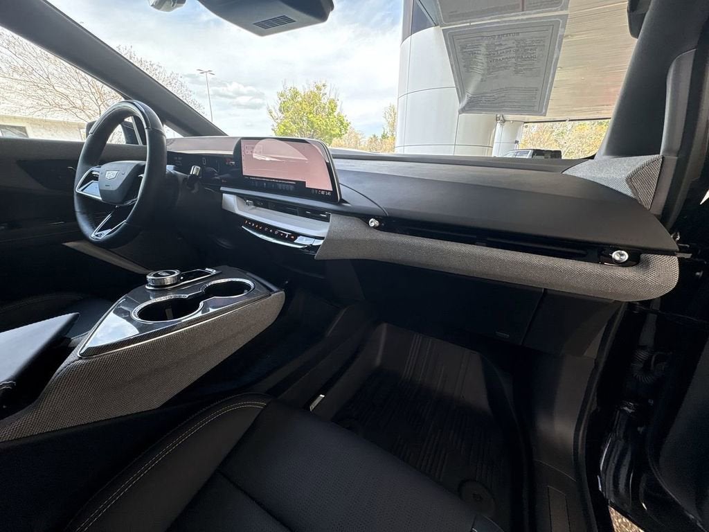 2025 Cadillac OPTIQ Luxury 2