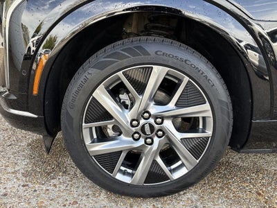 2025 Cadillac OPTIQ Luxury 2