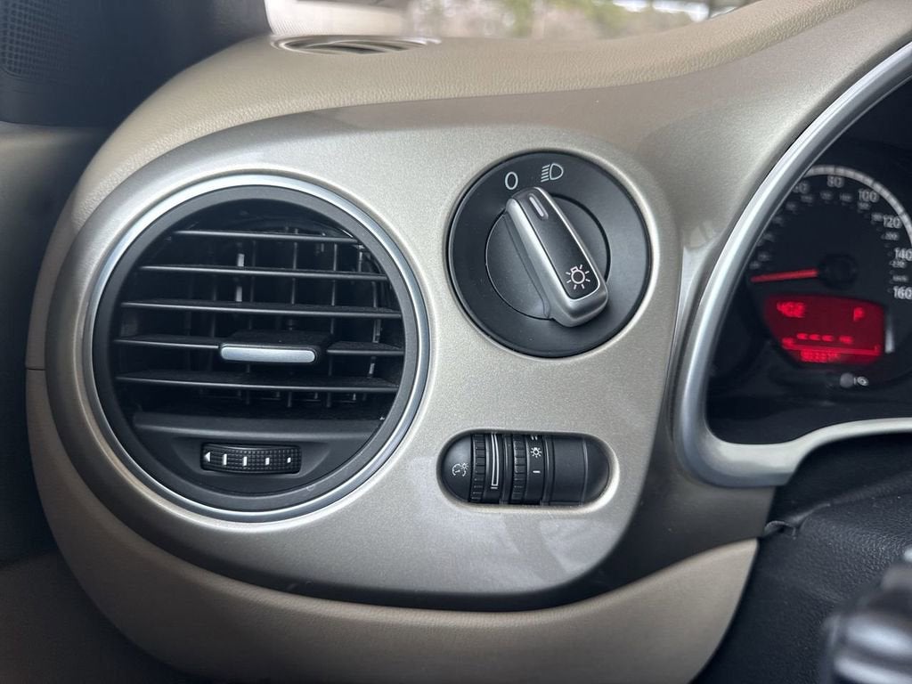 2013 Volkswagen Beetle Convertible 2.5L