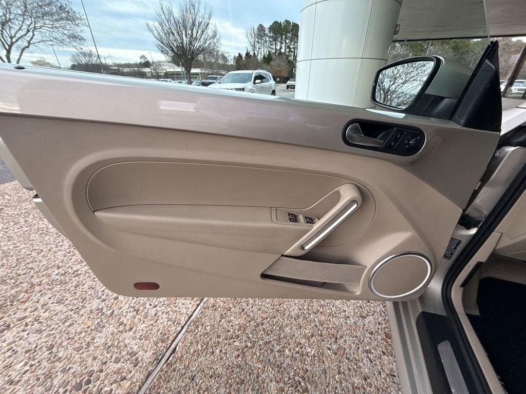 2013 Volkswagen Beetle Convertible 2.5L