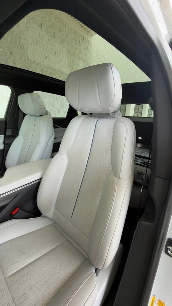 2024 Cadillac LYRIQ Luxury 1