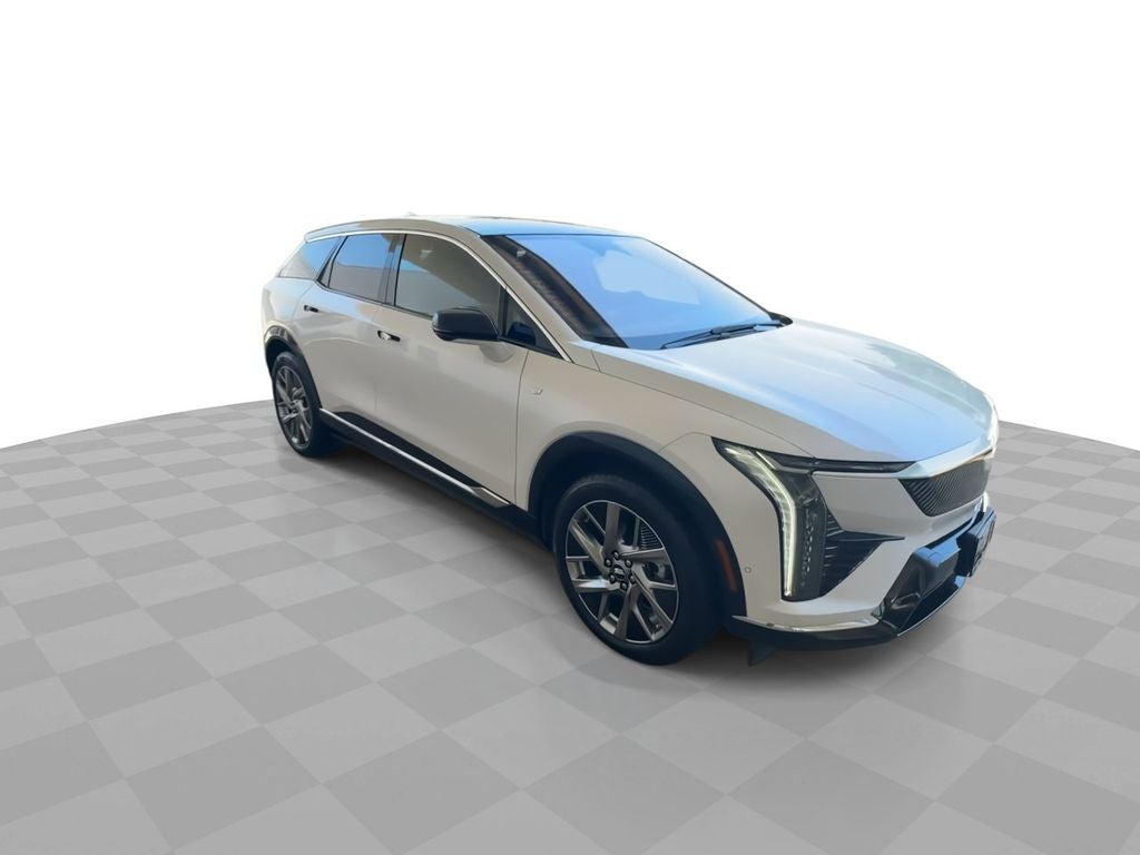 2025 Cadillac OPTIQ Luxury 2
