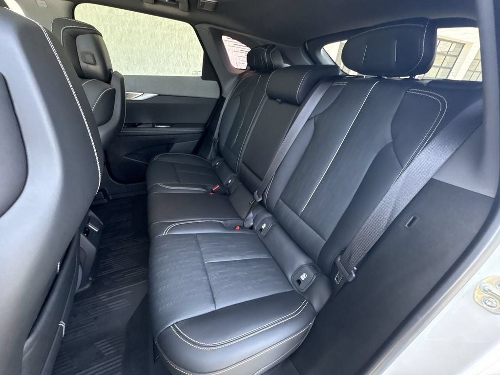 2025 Cadillac OPTIQ Luxury 2