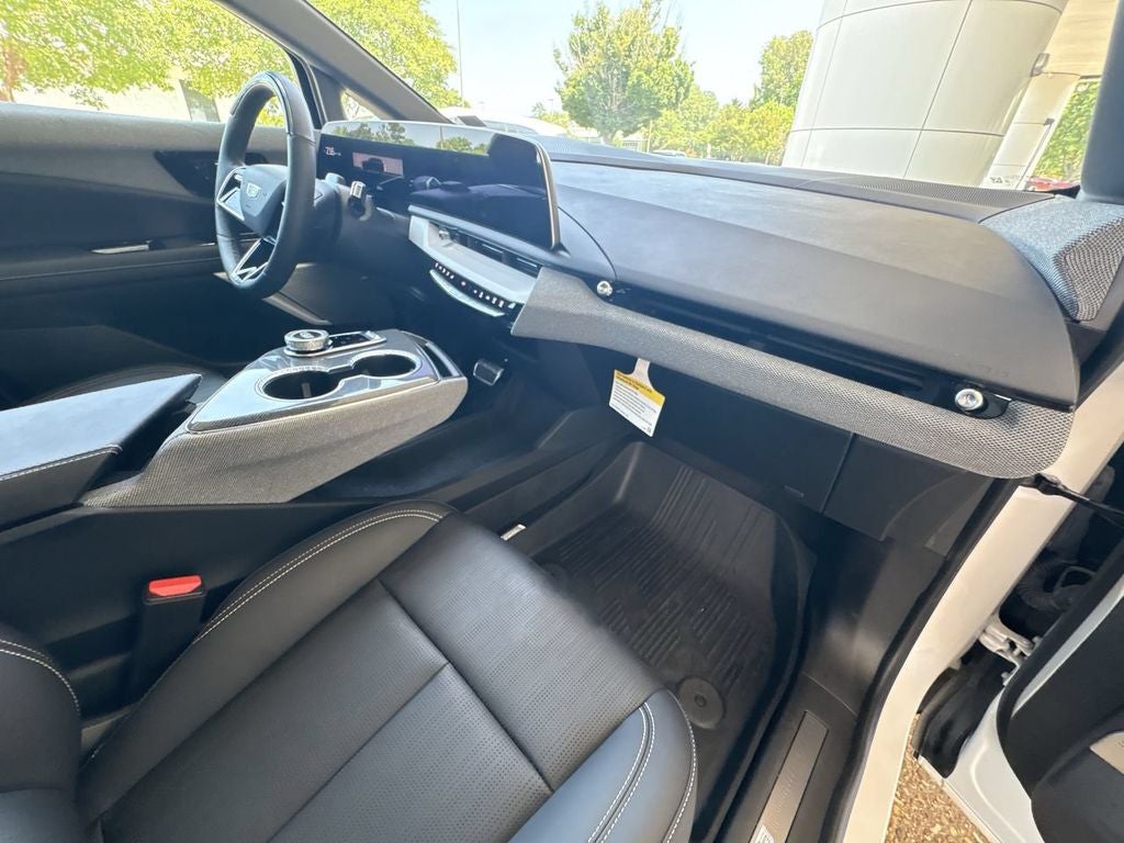 2025 Cadillac OPTIQ Luxury 2