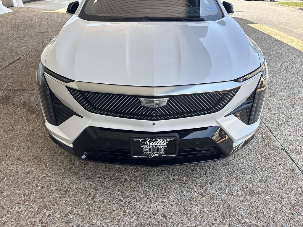 2025 Cadillac OPTIQ Luxury 2
